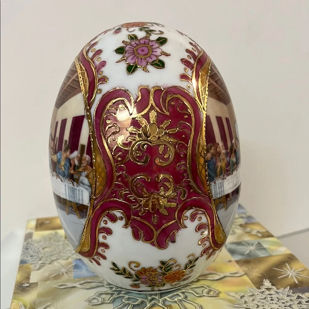Decorative Ceramic Egg with Last Supper Design - Picture 4 of 13